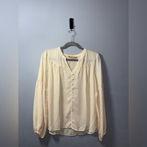 Hope & Harlow Women’s Cream Silky Cinched wrist Flowy Blouse M NWT flaw* read